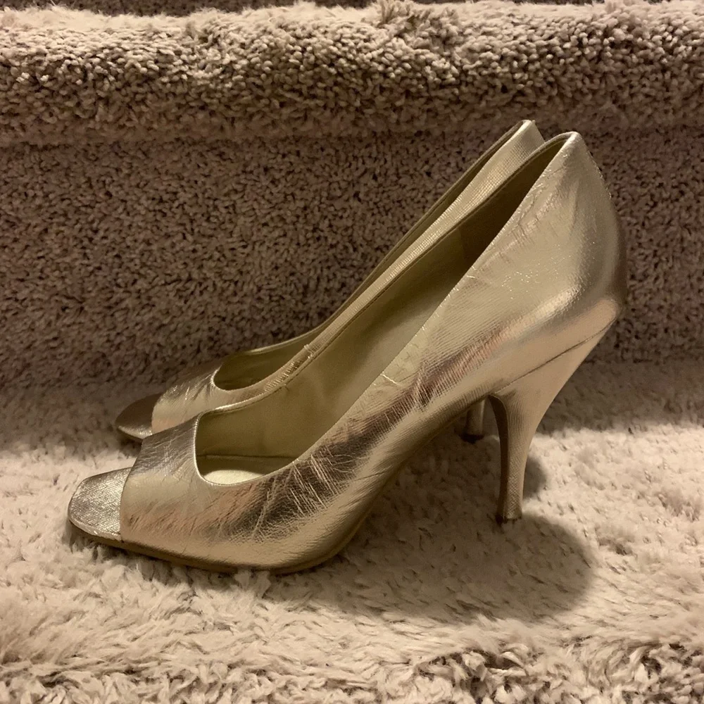 Nine West - Gold Shimmer Open Toed Heels - Picture 4 of 9